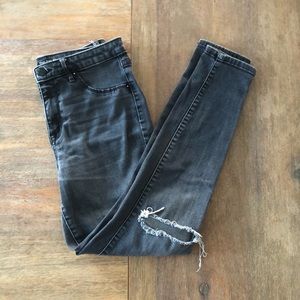 HIGH RISE distressed skinnies